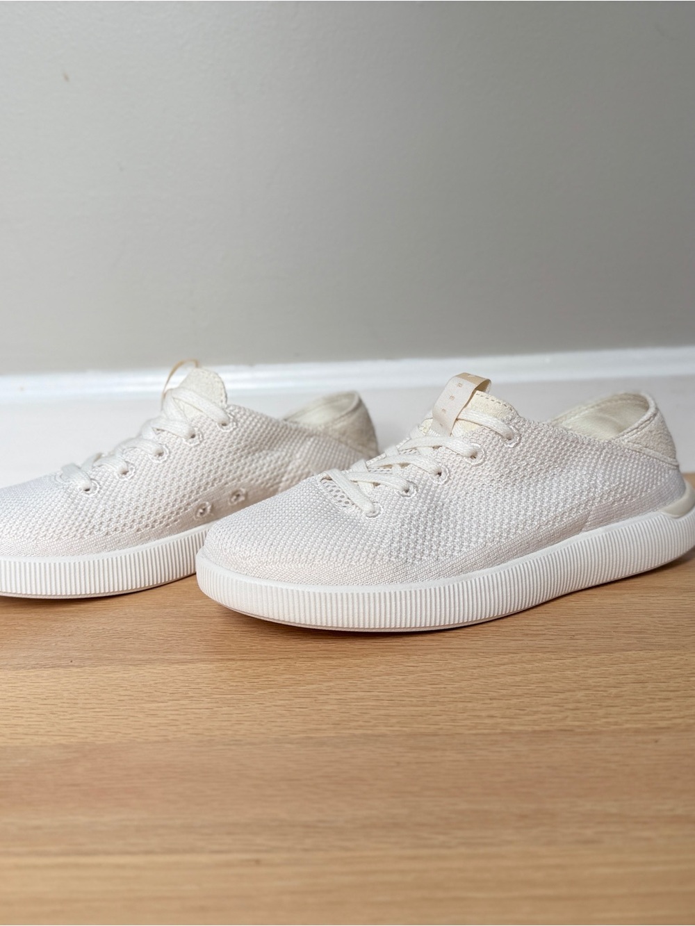 Reef Neptune Women's Size 6.5 White Knit Sneakers